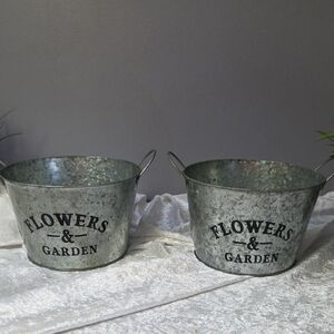 Silver Accents Baskets with Vintage Style